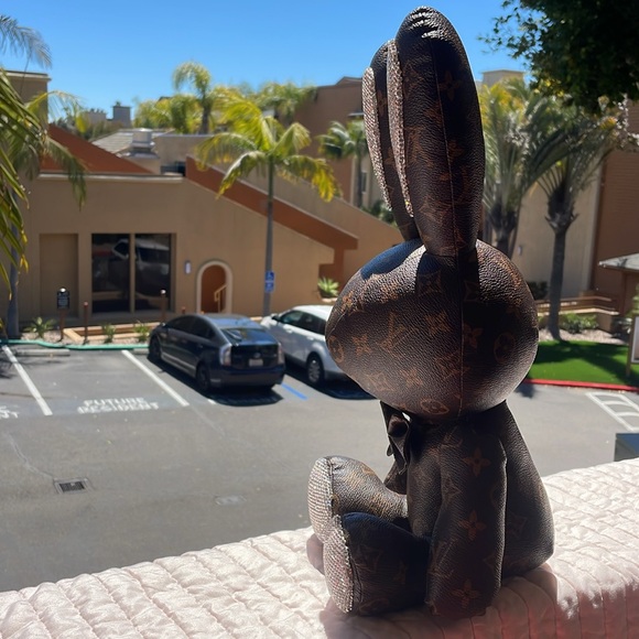 🦄 LOUIS VUITTON Swarovski Crystals Monogram Jeweled LV Bunny LARGE HAPPY EASTER - Picture 9 of 13